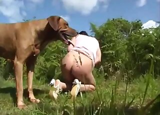 Amateur cougar loves having zoo intercourse with dog outdoors