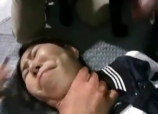 Japonska bejba se bo hkrati poljubljala z dvema psoma