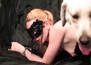 Steaming hot MILF gets the best relaxation having sex with her dog
